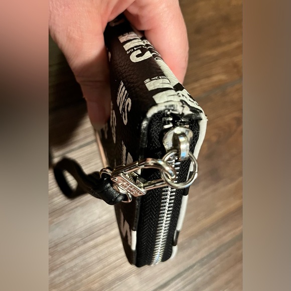 Steve Madden wallet/wristlet. Zipper closure. Lots of space. Black & white. - Picture 12 of 15